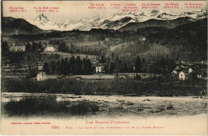 Carte postale ancienne Pau - Le Gave et les pyrenées vue de la Place Royals à Pau