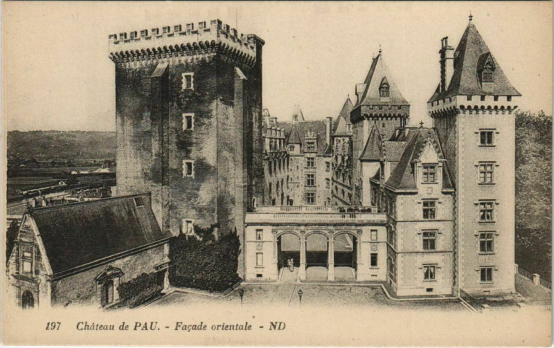 Carte postale ancienne Chateau de Pau Facade orientale à Pau