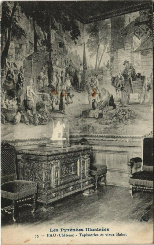 Carte postale ancienne Pau (Chateau) Tapisseries et vieux Bahut à Pau