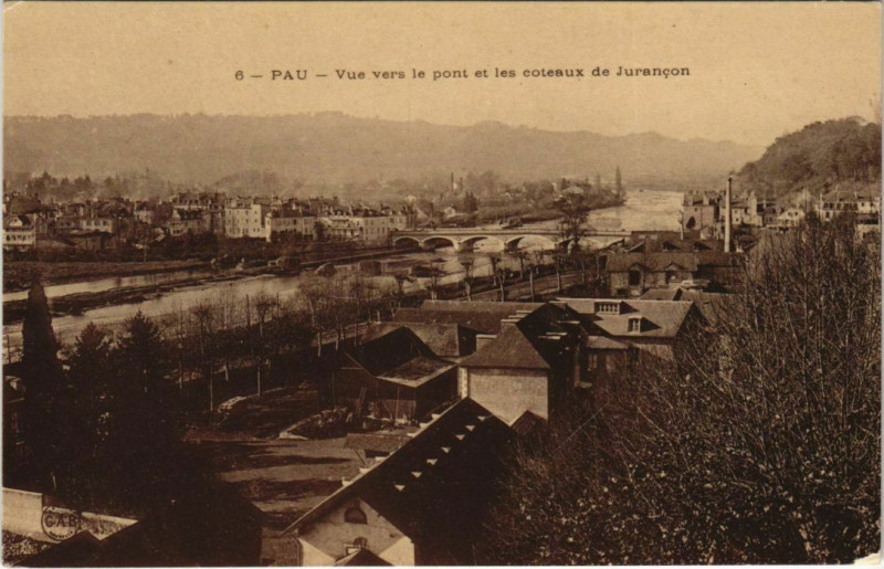 Carte postale ancienne Pau - Vue vers le pont et les coteaux de Jurancon à Pau