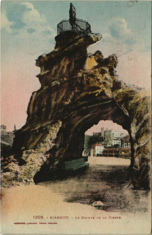 Carte postale ancienne Biarritz - Le Rocher de la Vierge à Biarritz