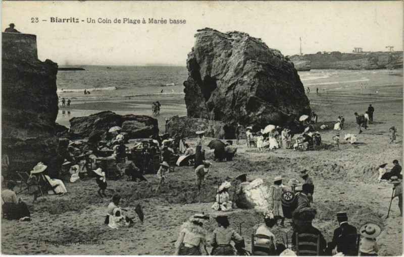 Carte postale ancienne Biarritz - Un Coin de Plage a Marée basse à Biarritz