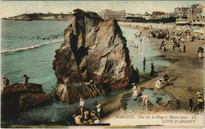 Carte postale ancienne Biarritz - Vue sur la Plage a Marée basse à Biarritz
