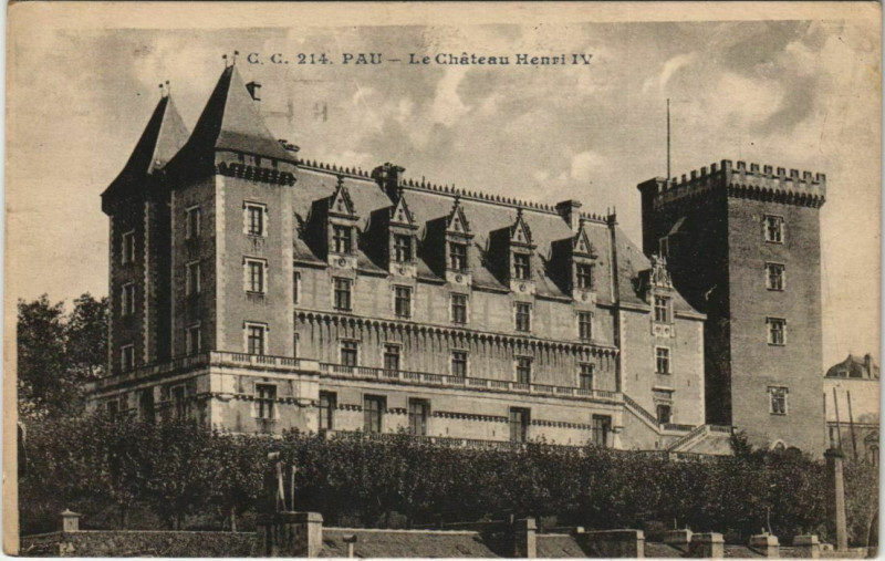 Carte postale ancienne Pau - Le Chateau Henri Iv à Pau