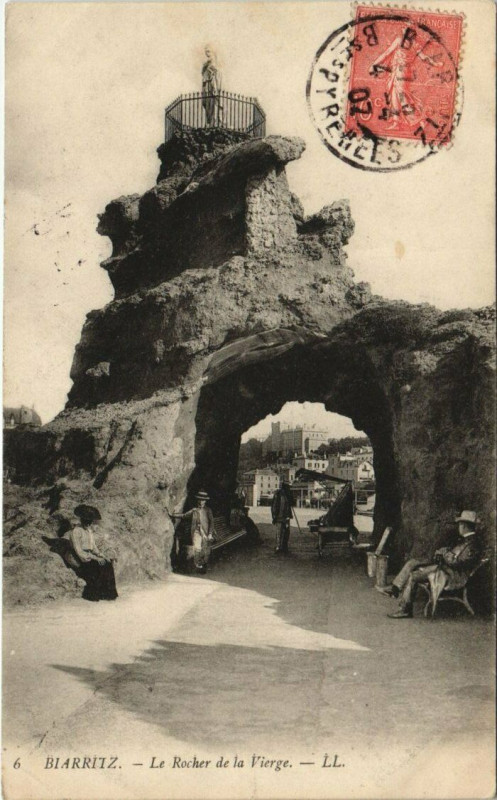 Carte postale ancienne Biarritz - Le Rocher de la Vierge à Biarritz