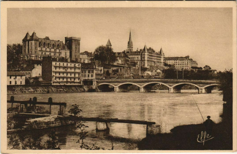 Carte postale ancienne Pau - Vue générale sur le Gave à Pau