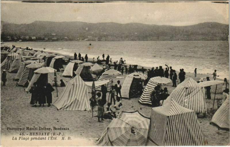 Carte postale ancienne Hendaye La Plage pendant l'Ete à Hendaye