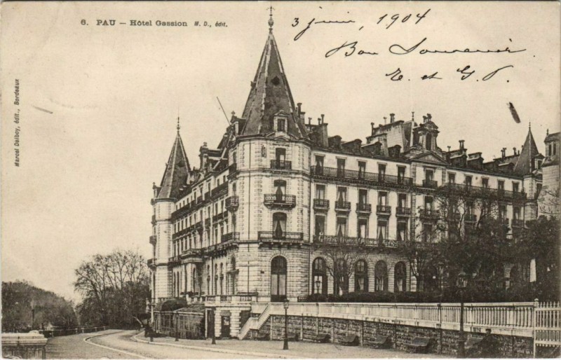 Carte postale ancienne Pau - Le Chateau - Hotel Gassion à Pau