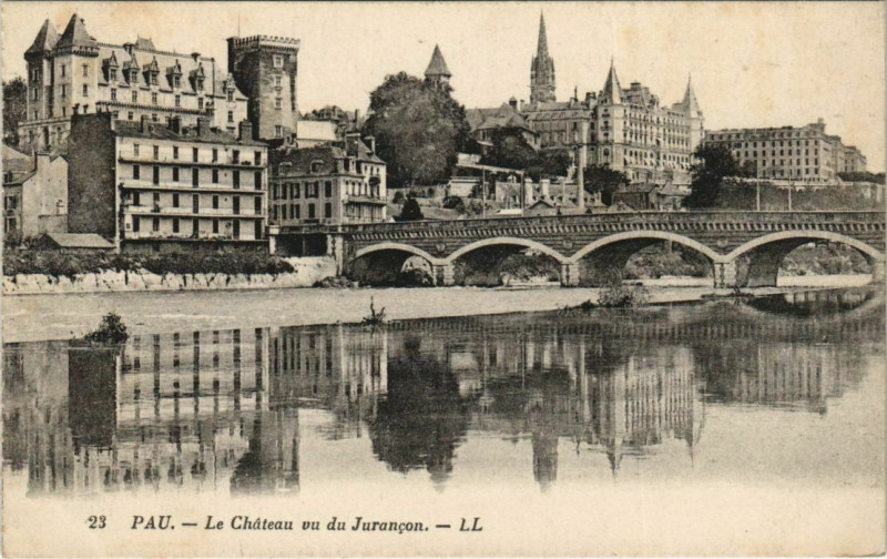 Carte postale ancienne Pau - Le Chateau - Vu du Jurancon à Pau