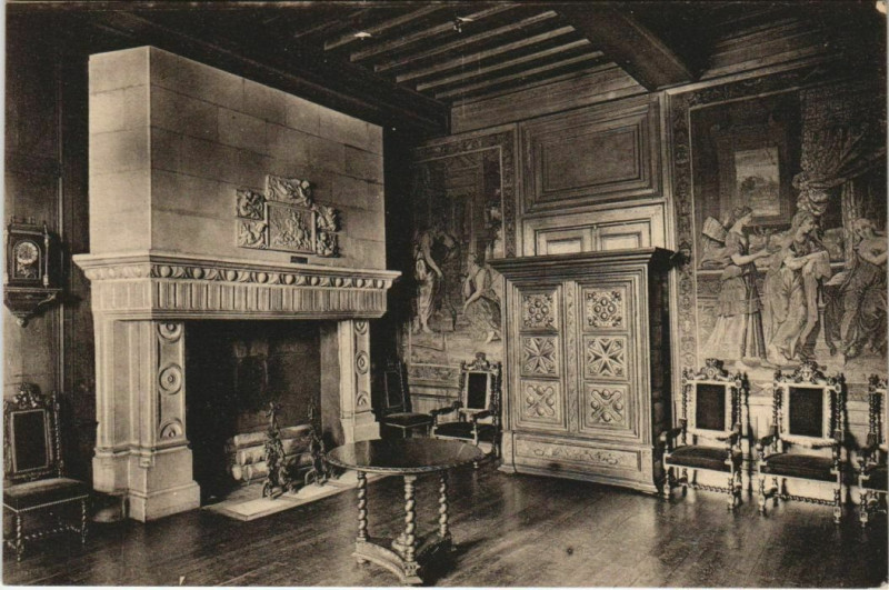 Carte postale ancienne Pau - Le Chateau Chambre de Psyche Cheminée en pierre Xvi siecle à Pau