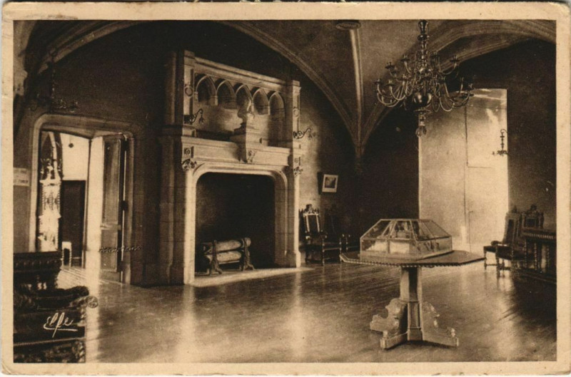 Carte postale ancienne Pau - Chateau Henri Iv Salle des Gardes à Pau