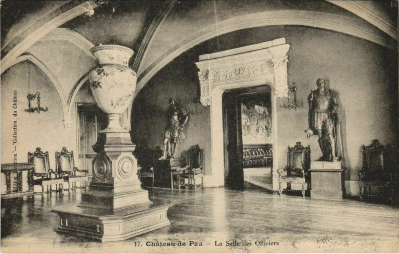 Carte postale ancienne Pau - La Salle des Officiers à Pau