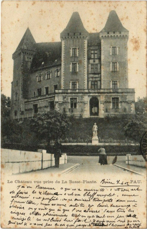 Carte postale ancienne Pau - Le Chateau vue Prise de la Basse-Plante à Pau