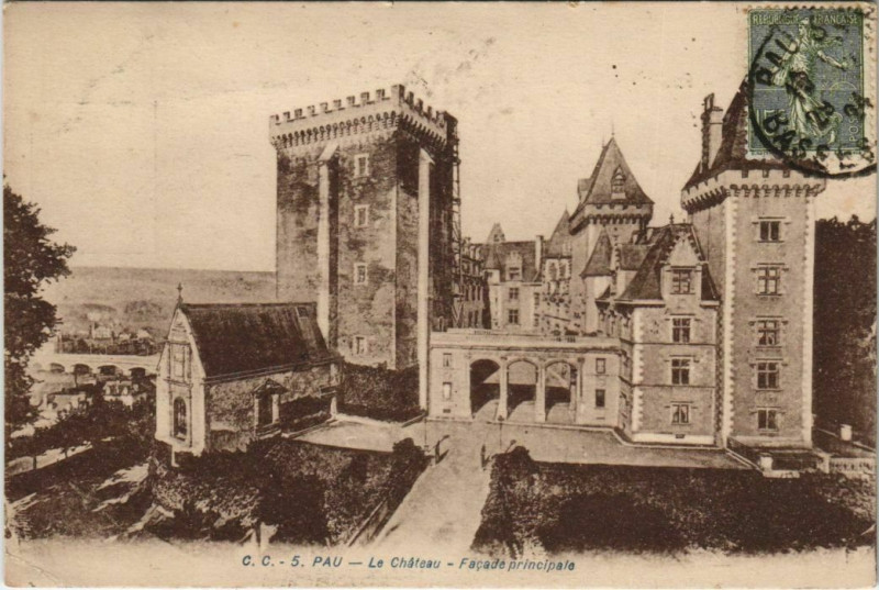 Carte postale ancienne Pau - Le Chateau Facade principale à Pau