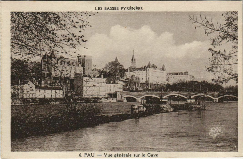 Carte postale ancienne Pau - Vue générale sur le Gave à Pau