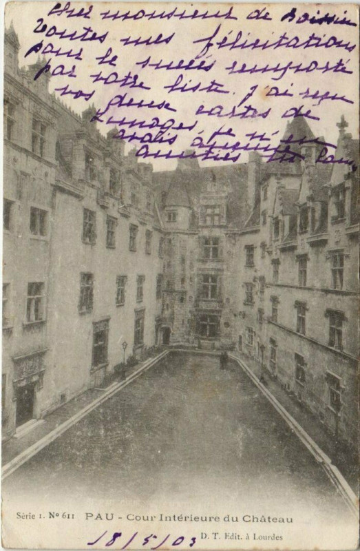 Carte postale ancienne Pau - Cour Interieure du Chateau à Pau