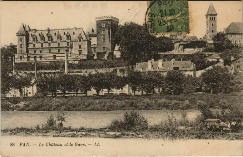 Carte postale ancienne Pau - Le Chateau et le Gave à Pau
