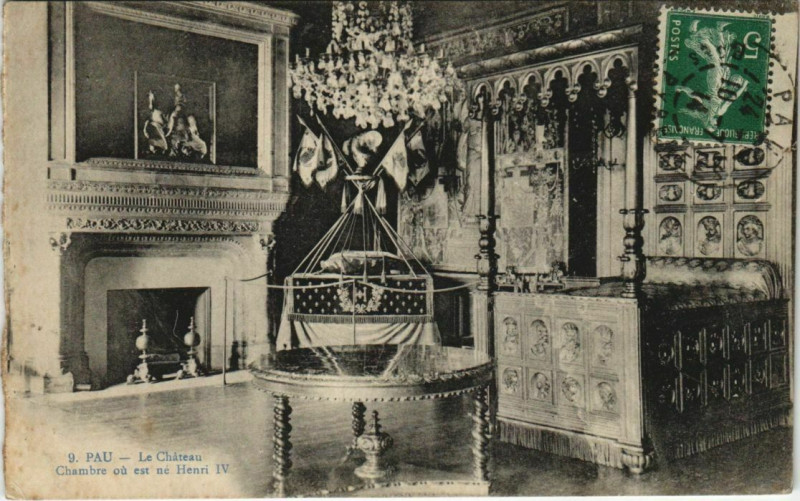Carte postale ancienne Pau - Le Chateau Chambre ou est ne Henri Iv à Pau