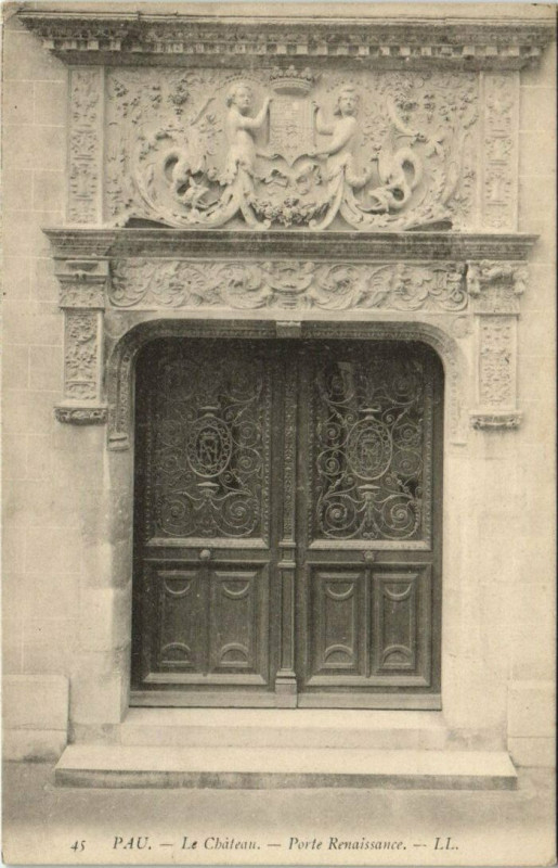 Carte postale ancienne Pau - Le Chateau Porte Renaissance à Pau