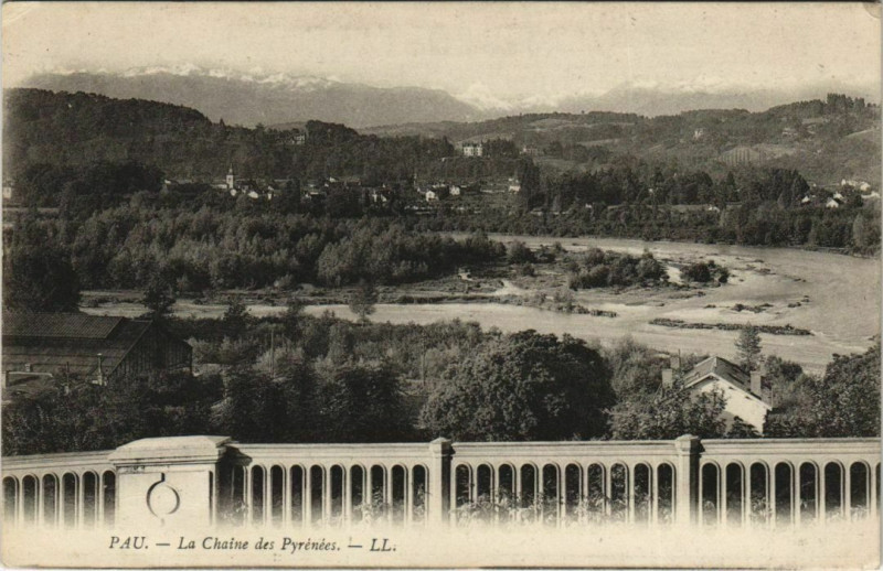 Carte postale ancienne Pau La Chaine des Pyrenées à Pau