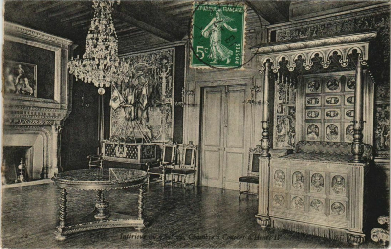 Carte postale ancienne Pau Interieur du Chateau Chambrea COUCHEr d'Henri Iv à Pau