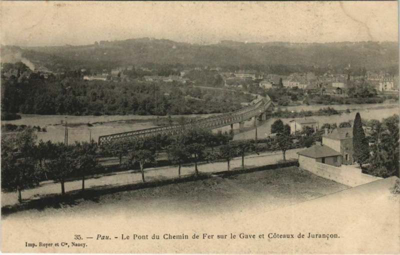 Carte postale ancienne Pau Le Pont du Chemin de Fer sur le Gave et Coteaux de Jurancon à Pau