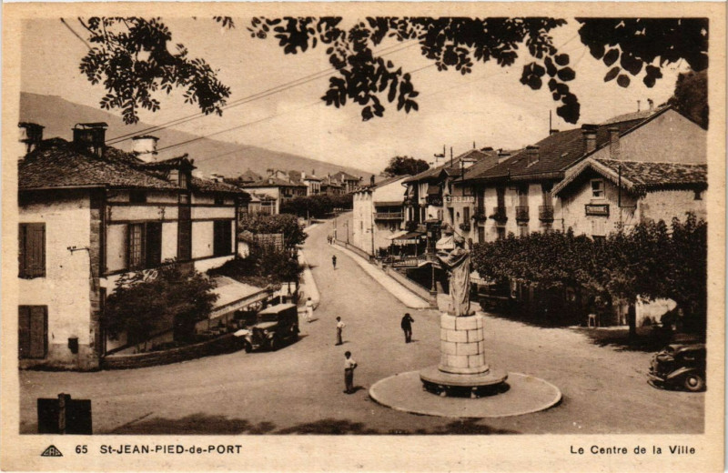 Carte postale ancienne Saint-Jean-Pied-de-Port - Le Centre de la Ville à Saint-Jean-Pied-de-Port