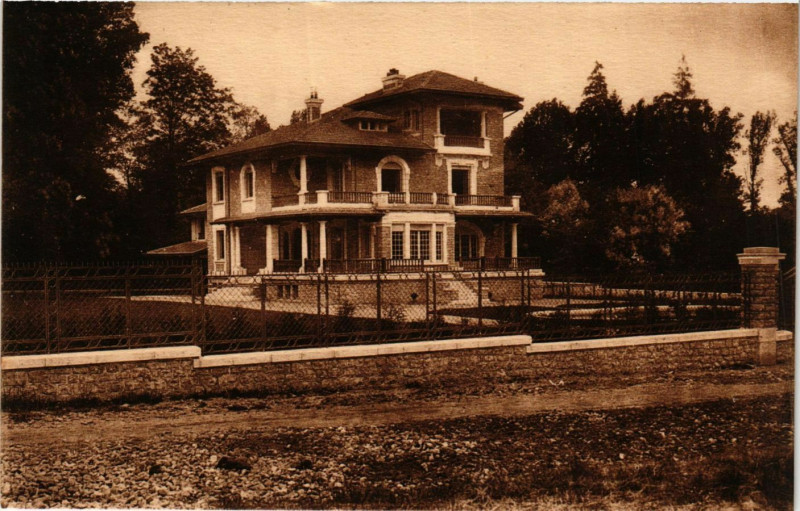 Carte postale ancienne Pays Basque - Maison basque moderne sur les Glacis a Bayonne à Bayonne