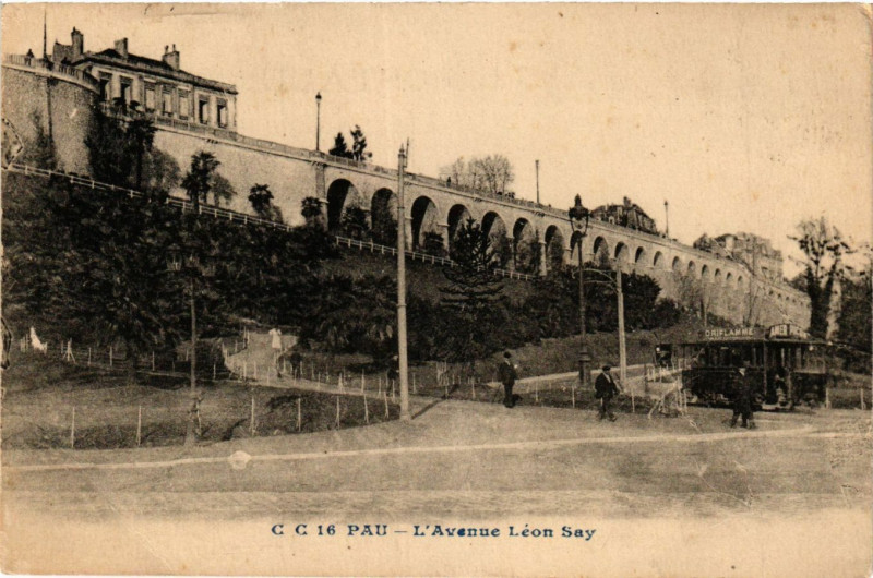 Carte postale ancienne Pau - L'Avenue Leon Say à Pau