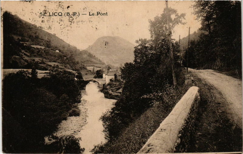 Carte postale ancienne Licq - Le Pont