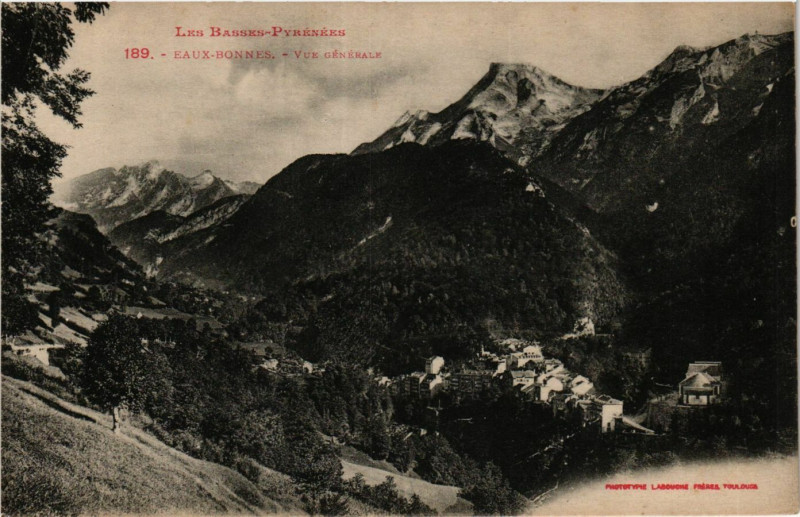 Carte postale ancienne Les Basses-Pyrenées - Eaux-Bonnes - Vue générale à Eaux-Bonnes