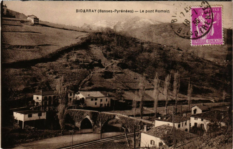 Carte postale ancienne Biddaray (Basses-Pyrenées) - Le Pont Romain