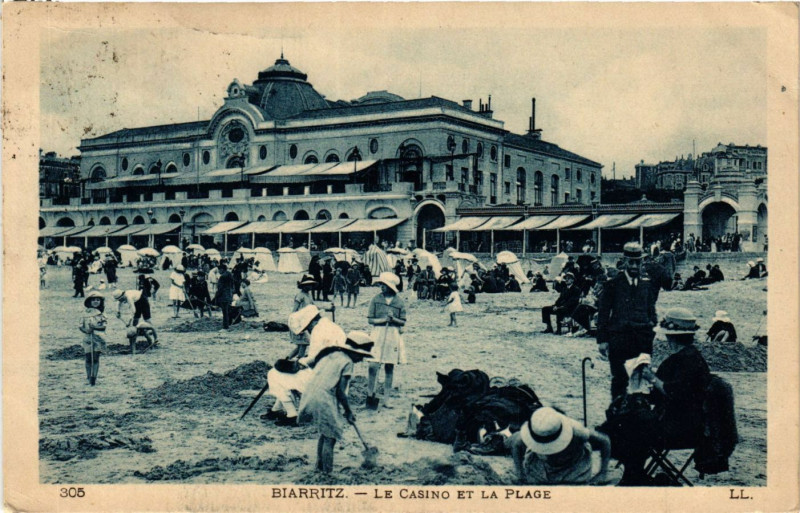 Carte postale ancienne Biarritz - Le Casino et la Plage à Biarritz