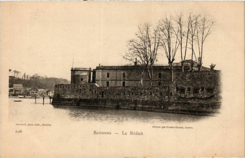 Carte postale ancienne Bayonne - Le Reduit à Bayonne