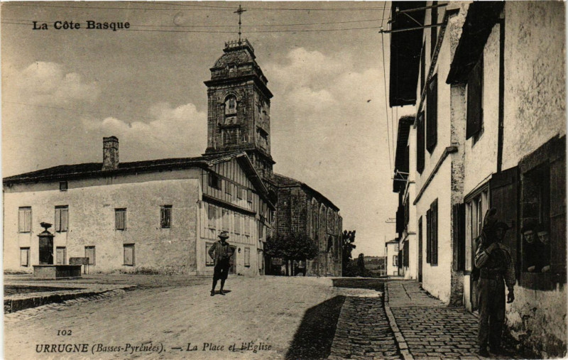 Carte postale ancienne Urrugne La Place et l'Eglise à Urrugne