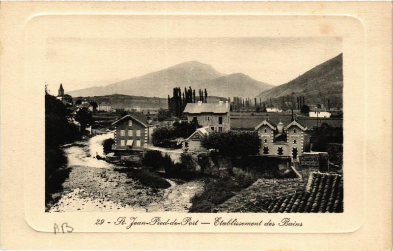 Carte postale ancienne Saint-Jean-Pied-de-Port Etabl. des Bains à Saint-Jean-Pied-de-Port