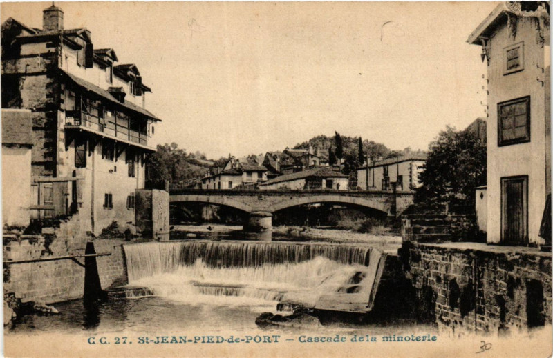 Carte postale ancienne Saint-Jean-Pied-de-Port Cascade de la minoterie à Saint-Jean-Pied-de-Port