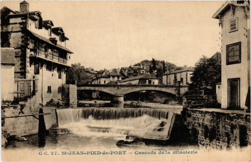 Carte postale ancienne Saint-Jean-Pied-de-Port Cascade de la minoterie à Saint-Jean-Pied-de-Port