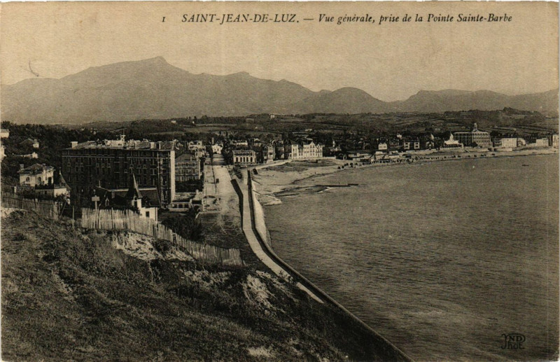Carte postale ancienne Saint-Jean-de-Luz Vue générale prise de la Pointe Sainte-Barbe à Saint-Jean-de-Luz