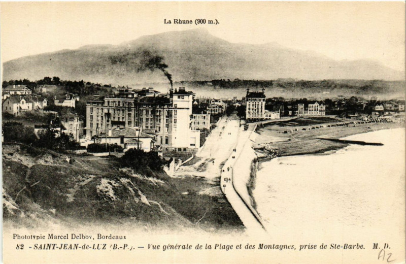 Carte postale ancienne Saint-Jean-de-Luz Vue générale de la Plaage et des Montagnes à Saint-Jean-de-Luz