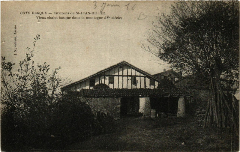 Carte postale ancienne Saint-Jean-de-Luz vieux chalet basque dans la montagne à Saint-Jean-de-Luz