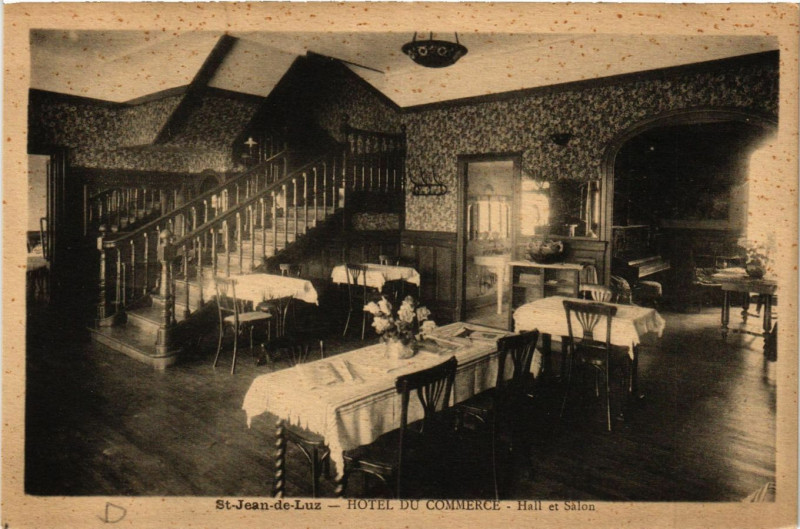 Carte postale ancienne Saint-Jean-de-Luz Hotel du Commerce-Hall et Salon à Saint-Jean-de-Luz