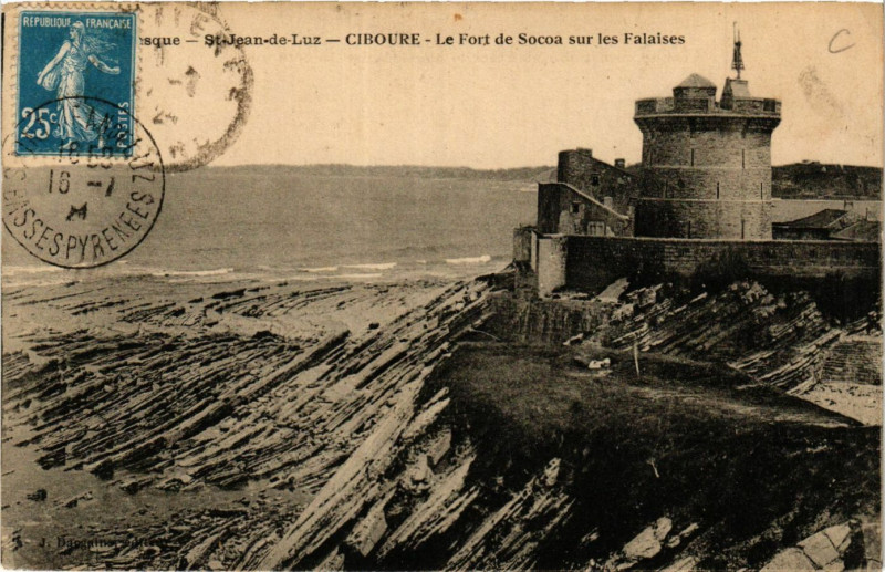 Carte postale ancienne Saint-Jean-de-Luz Ciboure-Le Fort de Socoa sur les FALAISEs à Saint-Jean-de-Luz