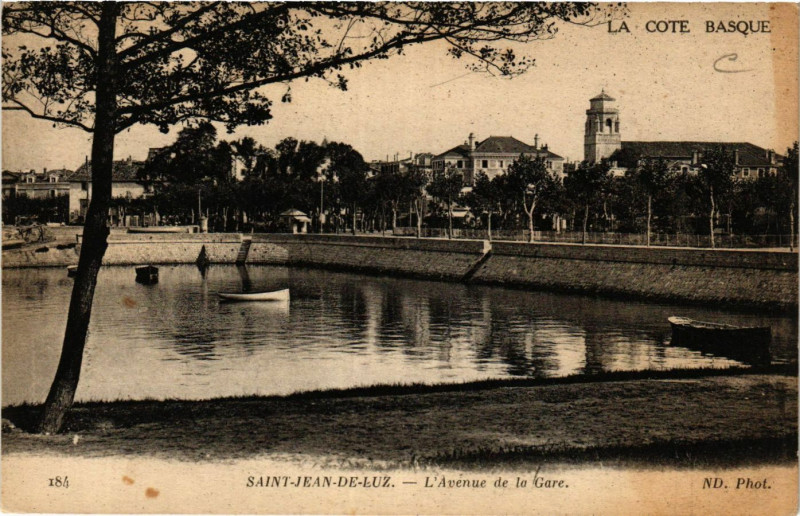 Carte postale ancienne Saint-Jean-de-Luz Avenue de la Gare à Saint-Jean-de-Luz