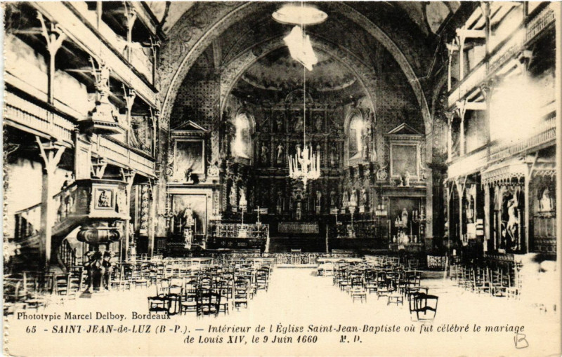 Carte postale ancienne Saint-Jean-de-Luz Interieur de l'Eglise Saint-Jean Baptiste à Saint-Jean-de-Luz