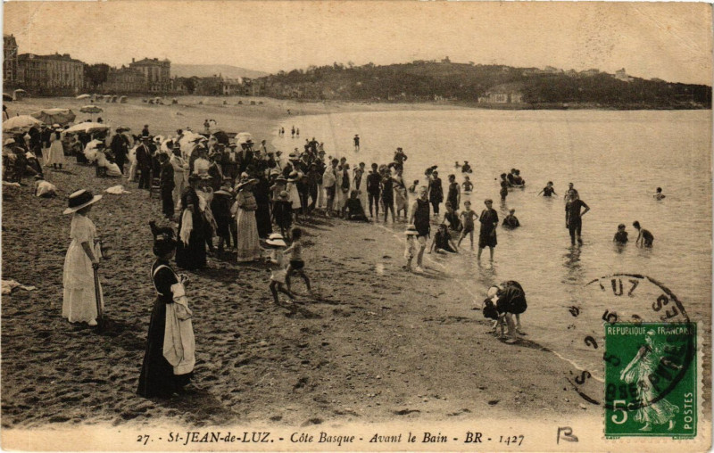 Carte postale ancienne Saint-Jean-de-Luz Avant le Bain à Saint-Jean-de-Luz