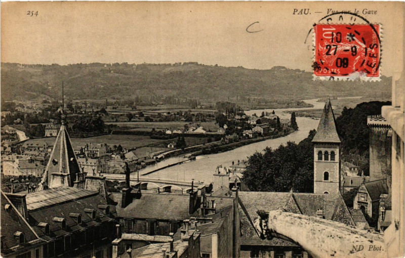 Carte postale ancienne Pau Vue sur le Gave à Pau