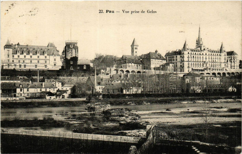 Carte postale ancienne Pau Vue prise de Gelos à Pau