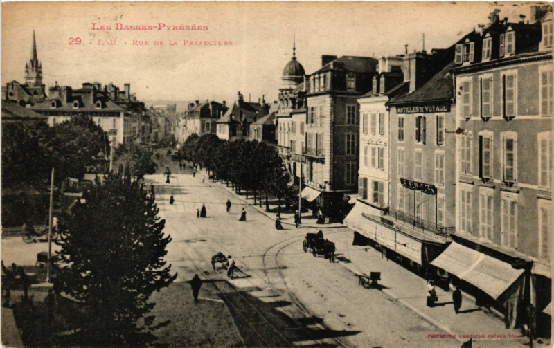 Carte postale ancienne Pau Rue de la Prefecture à Pau