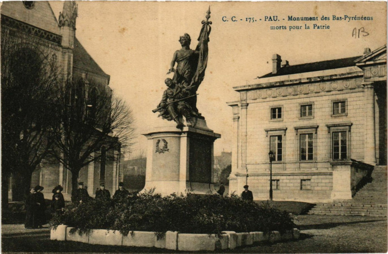 Carte postale ancienne Pau Monument des Bas Pyrenéens à Pau